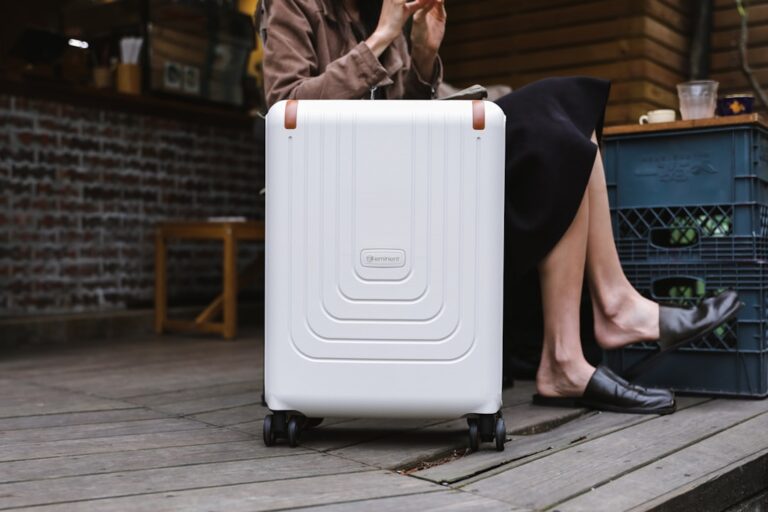 How to Choose the Best Luggage for Your Travels